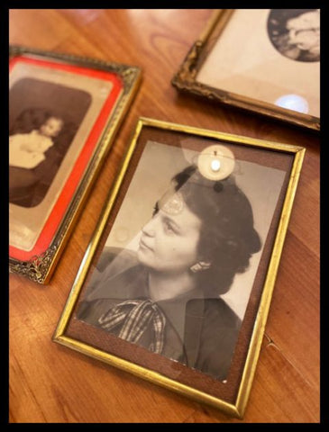 II.3316 PEQUEÑOS MARCOS DE BRONCE Y OTROS