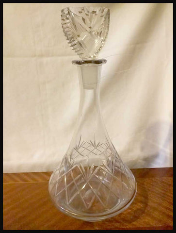 II.2386 BOTELLA CRISTAL CON GRAN TAPA TRIANGULAR