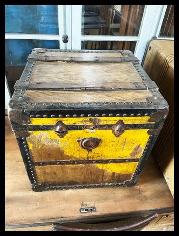 I.3703 BAÚL AMARILLO