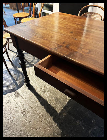 I.3709 MESA CHILENA CON CAJÓN