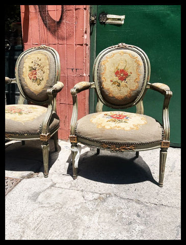 I.3712 PAR DE SILLAS PETIT POINT