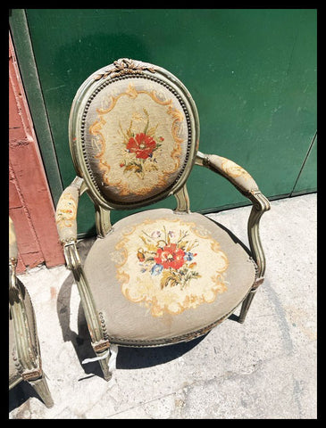 I.3712 PAR DE SILLAS PETIT POINT