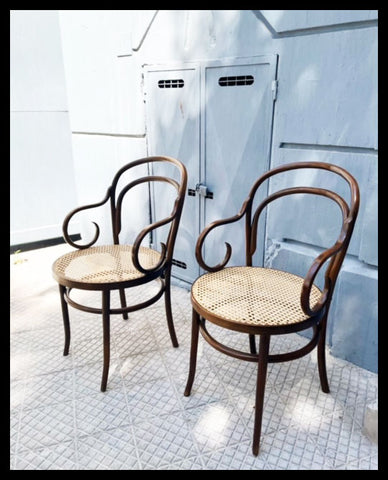 I.3720 PAR DE SITIALES THONET