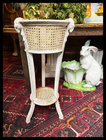 II.3373 JARDINERA DE MADERA Y JUNCO