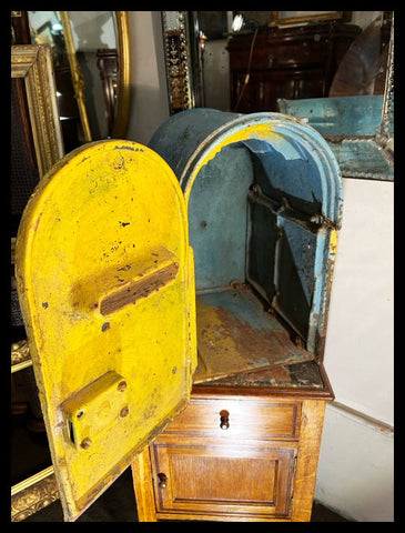 II.3380 BUZÓN DE CARTAS DE FIERRO