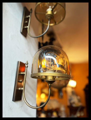 II.3382 PAR DE APLIQUÉS DE BRONCE Y VIDRIO