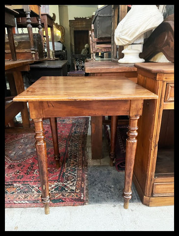 I.3731 MESA CUADRADA DE MADERA