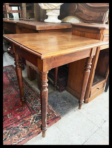 I.3731 MESA CUADRADA DE MADERA