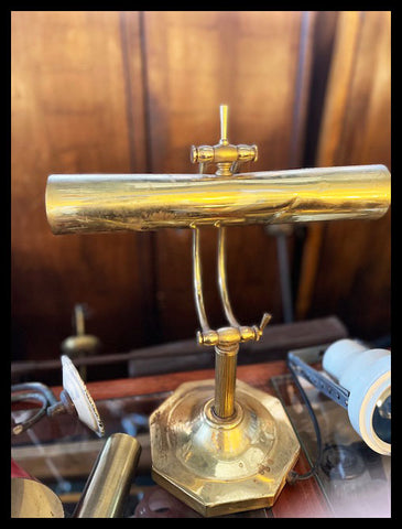 II.3388 LÁMPARA DE BRONCE DE MESA