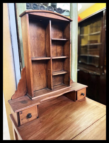 I.3733 VELADOR CON REPISA ALTA