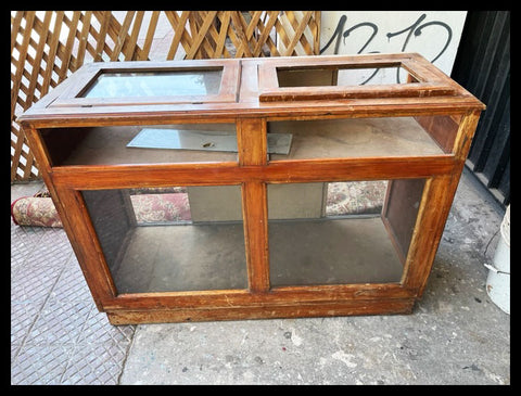 I.3740 VITRINA VIDRIADA DE ALMACÉN