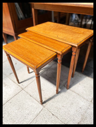 I.3743 TRÍO DE MESAS NIDO DE MADERA