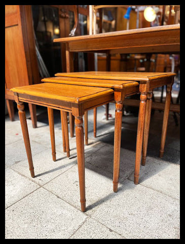 I.3743 TRÍO DE MESAS NIDO DE MADERA