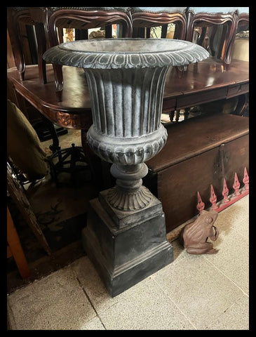 II.3395 JARRONES DE FIERRO