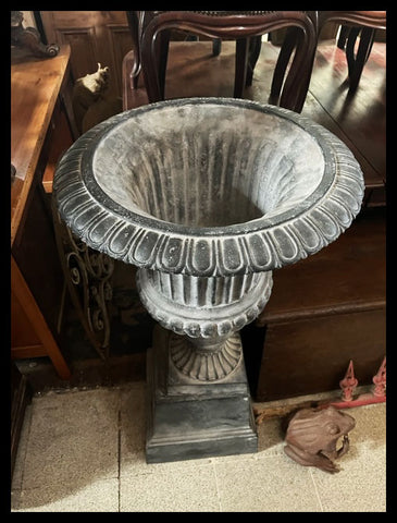 II.3395 JARRONES DE FIERRO