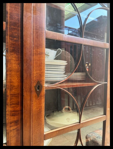 I.3745 VITRINA VIDRIADA