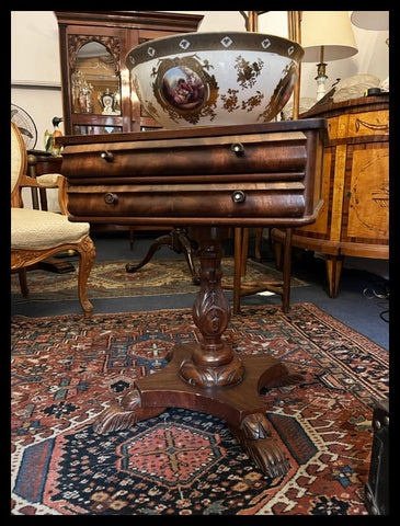 I.3752 MESITA TALLADA CON DOBLE CAJÓN