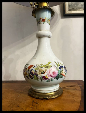 II.3398 PAR DE LÁMPARAS CON BASE PINTADA