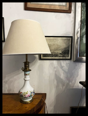 II.3398 PAR DE LÁMPARAS CON BASE PINTADA