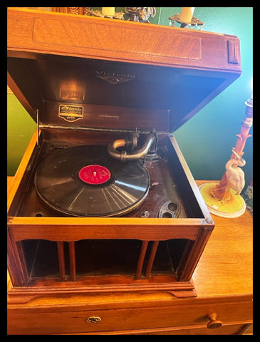 II.3540 ANTIGUA VITROLA