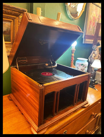 II.3540 ANTIGUA VITROLA