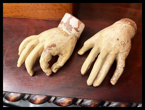 II.3541 MANITOS PIANISTAS DE NIÑO