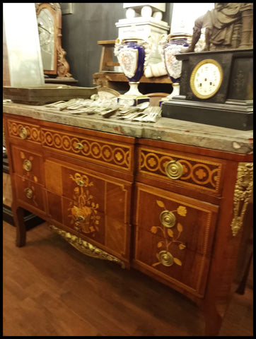 I.4074 CÓMODA FRANCESA SXIX CON MARQUETERÍA, BRONCE Y MÁRMOL