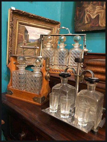 II.2408 SET DE BOTELLAS DE LICOR