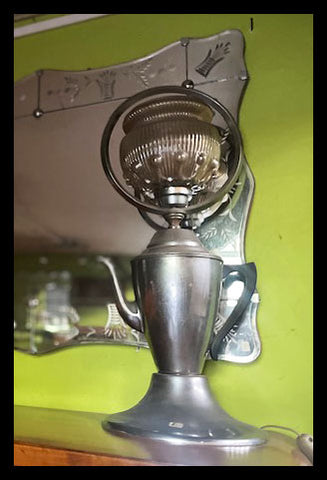 II.3601 LÁMPARA CON BASE DE TETERA