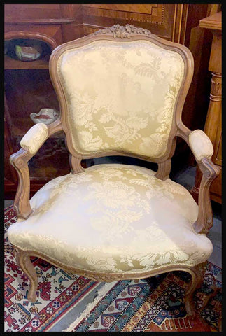 I.1907 PAR DE SILLAS NOGAL TAPIZ BEIGE FLOREADO