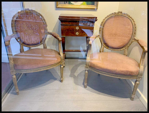 I.1909 PAR DE SILLAS DORADAS TAPIZ ROSADO