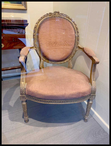 I.1909 PAR DE SILLAS DORADAS TAPIZ ROSADO