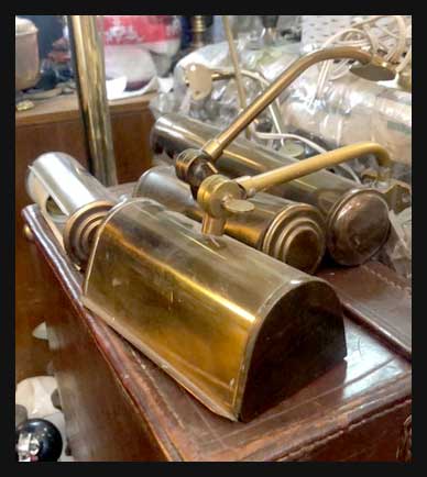 II.2110 LÁMPARAS DE BRONCE PARA CUADROS