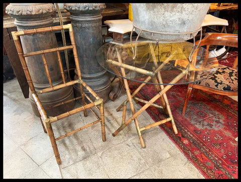 I.4094 MESA Y 4 SILLAS DE FALSO BAMBÚ CON BRONCE