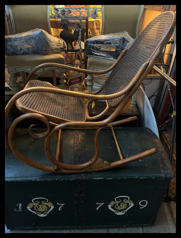 I.3932 PAR DE MECEDORAS