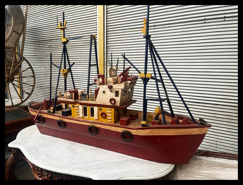 II.3605 BOTE A ESCALA DE MADERA