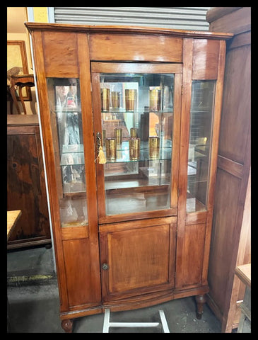 I.4101 VITRINA DE LINGUE