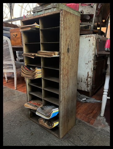 II.3413 REVISTERO DE FIERRO