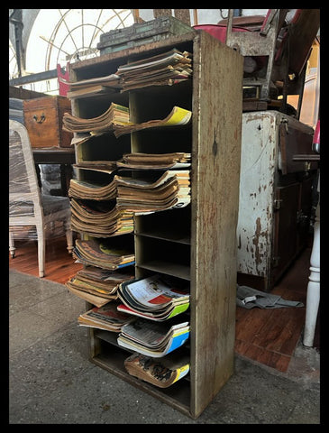 II.3413 REVISTERO DE FIERRO