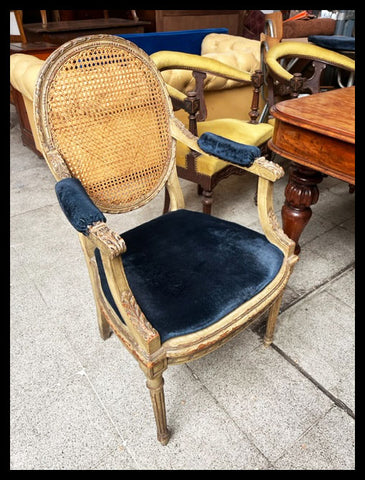 I.4105 PAR DE SITIALES MEDALLÓN DE JUNCO Y FELPA