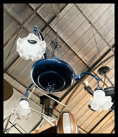 II.3608 LÁMPARA AZUL DE TRES BRAZOS