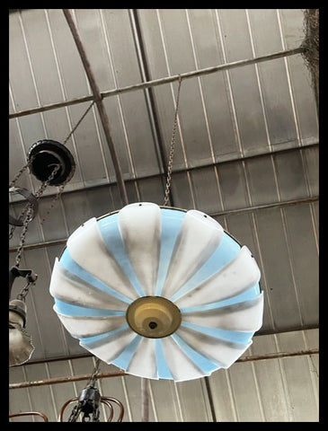 II.3609 LÁMPARA DE BAQUELITA BLANCO Y CELESTE