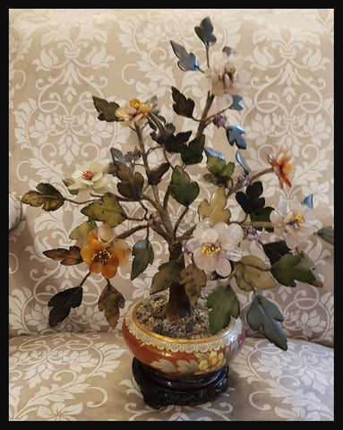 II.2427 ARBOLITO DE PIEDRA DURA BASE DE CLOISONNÉ ROJO