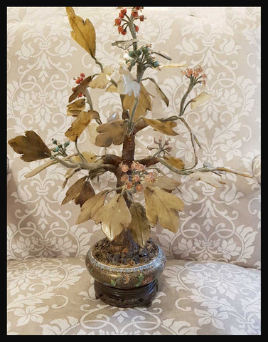 II.2428 ARBOLITO DE PIEDRA DURA BASE DE CLOISONNÉ NEGRO