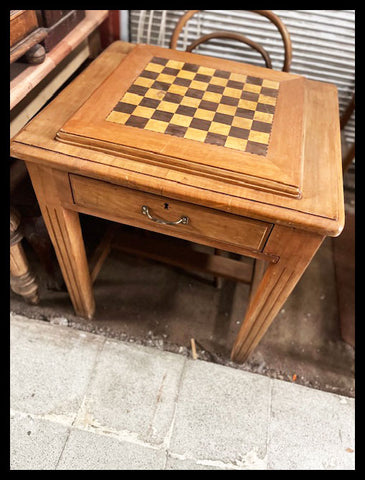 I.4112 MESA DE JUEGO CON DAMERO