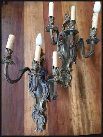 II.2431 PAR DE APLIQUÉS DE BRONCE