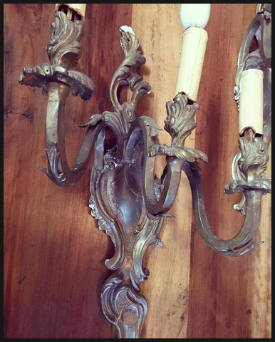 II.2431 PAR DE APLIQUÉS DE BRONCE