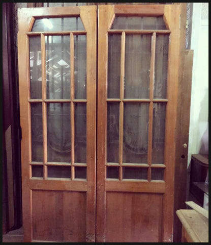 II.2436 PAR DE PUERTAS DE MADERA VIDRIADAS