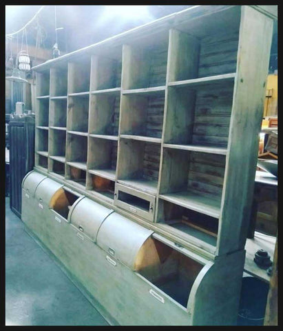 I.1793 ALACENA ALTA CON BAÚLES ABAJO