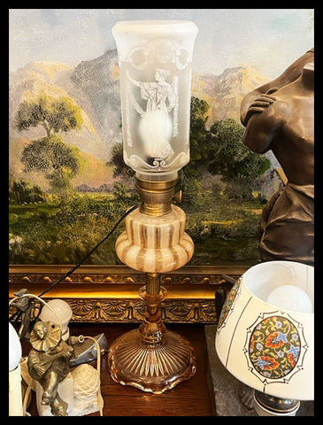 II.3621 LÁMPARA DE MESA DE VIDRIO ROSADO